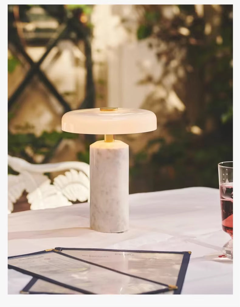 Lampe de Chevet Design Blanche